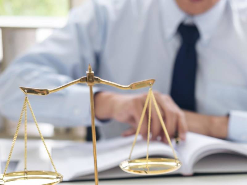 深圳合同律师：深度剖析拒绝履行与预期违约之辨